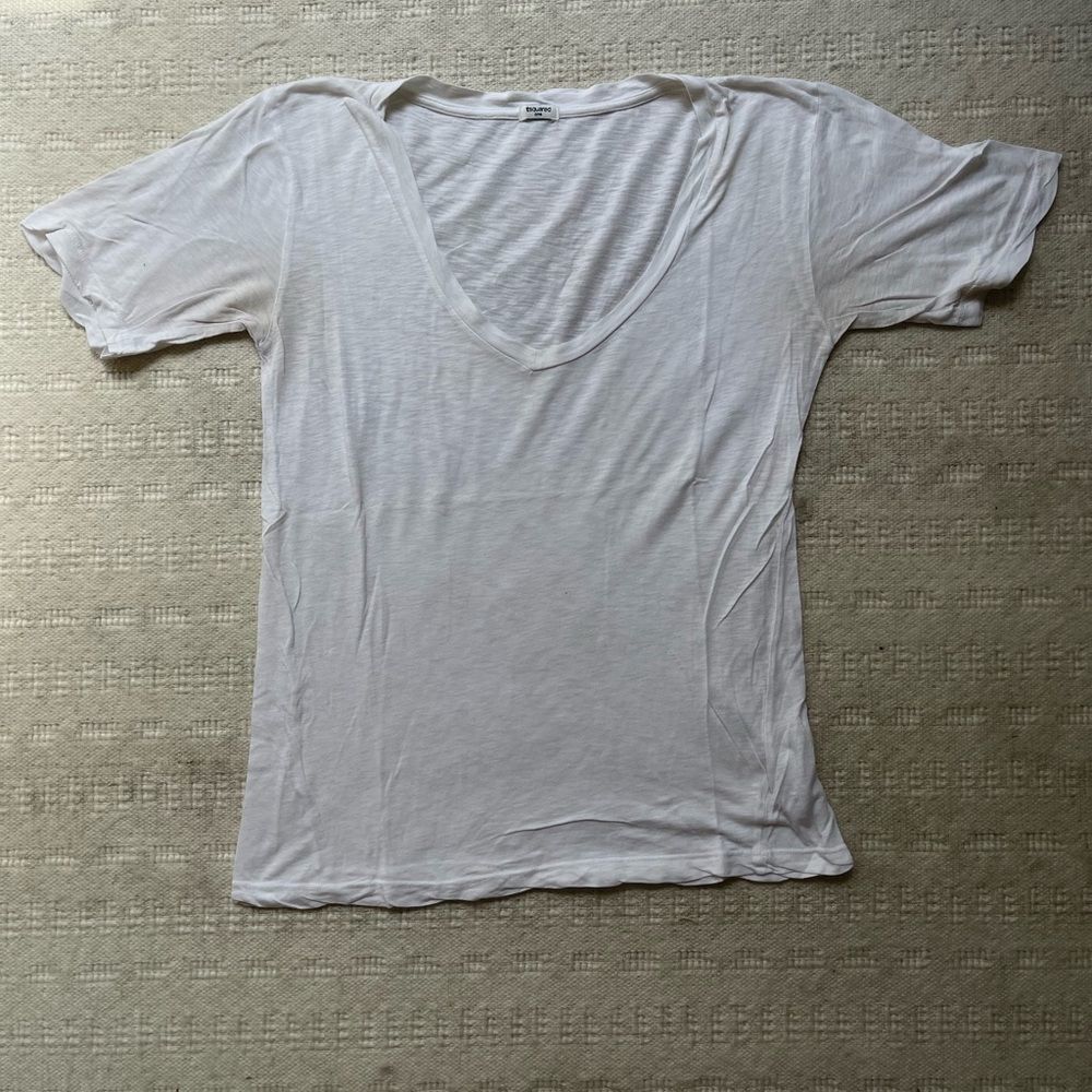 TSquared Basic White V-Neck T-Shirt - Size S/M